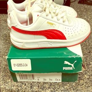 Toddler pumas size 7c